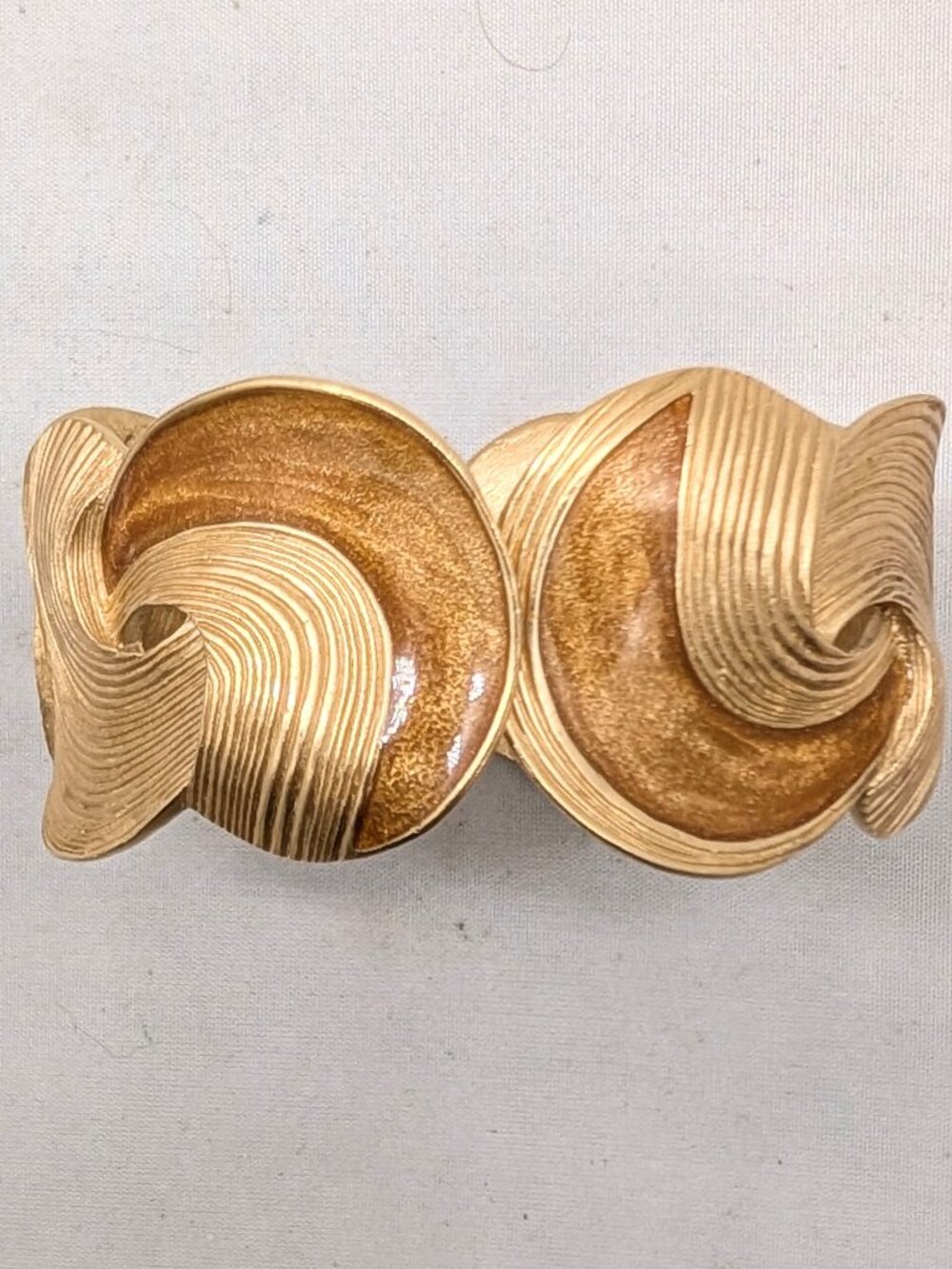 Vintage 1986 Signed Trifari Goldtone & Brown Enamel Cuff Bracelet - Picture 3 of 12